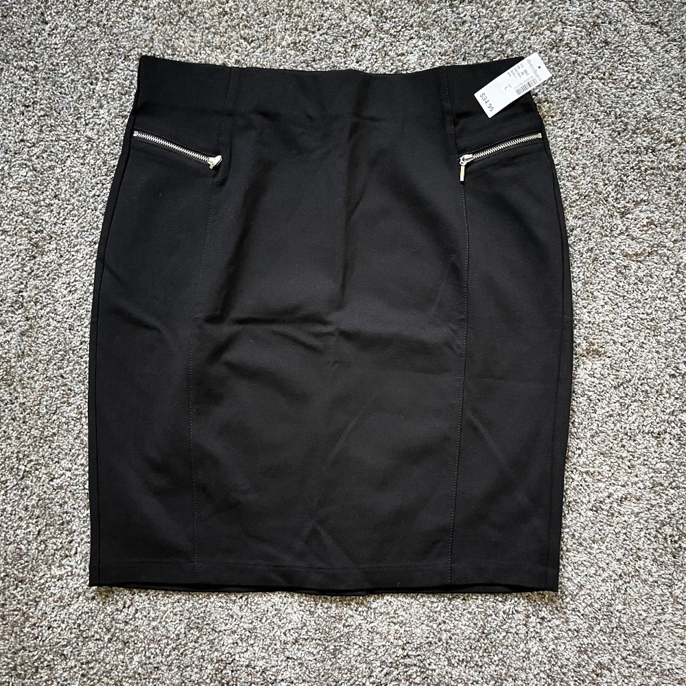 Dressbarn black skirt with zippered pockets, size L, new with tags